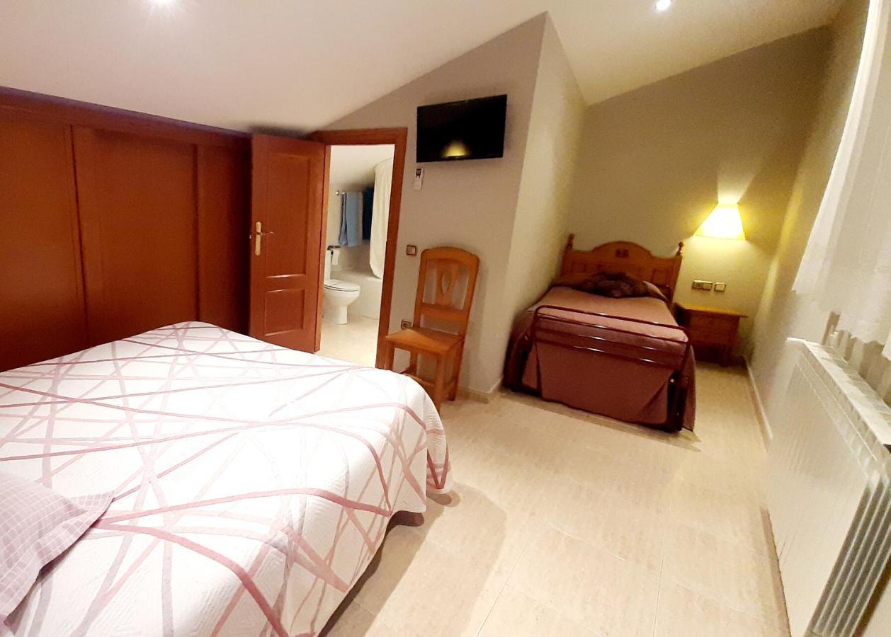 Hostal Rural Casa Castro Alberuela de la Liena Esterno foto