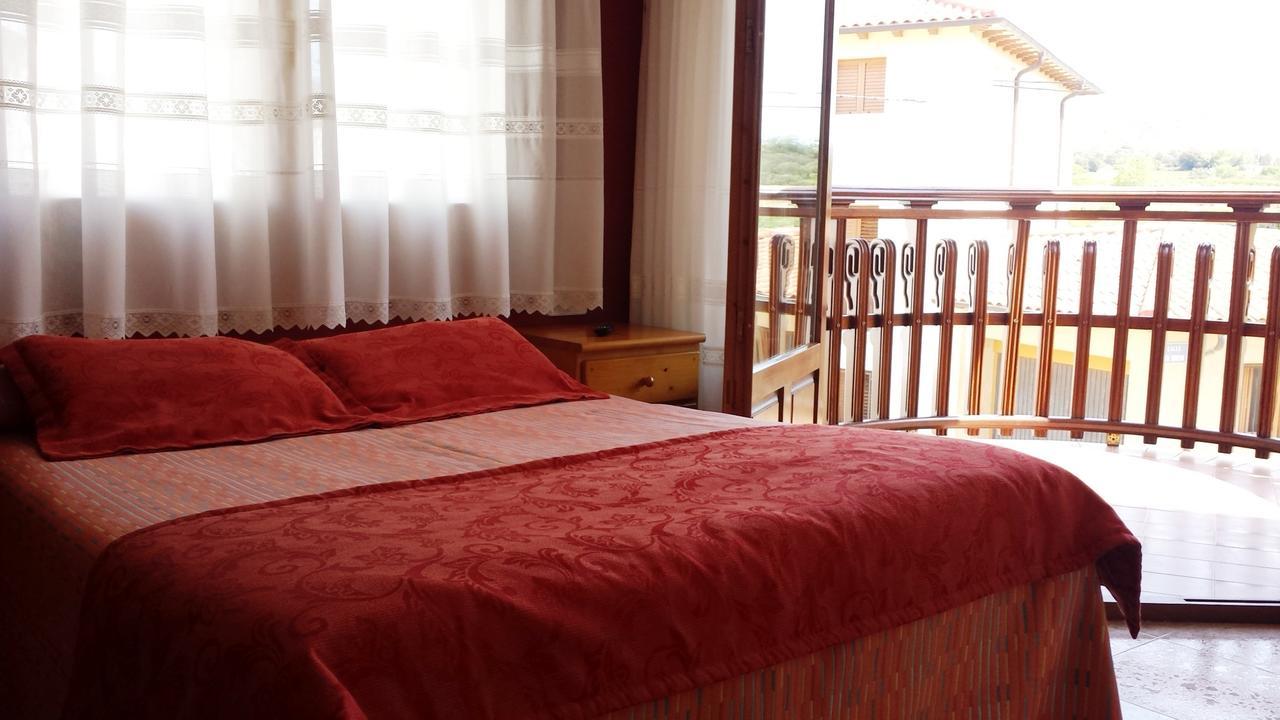 Hostal Rural Casa Castro Alberuela de la Liena Esterno foto